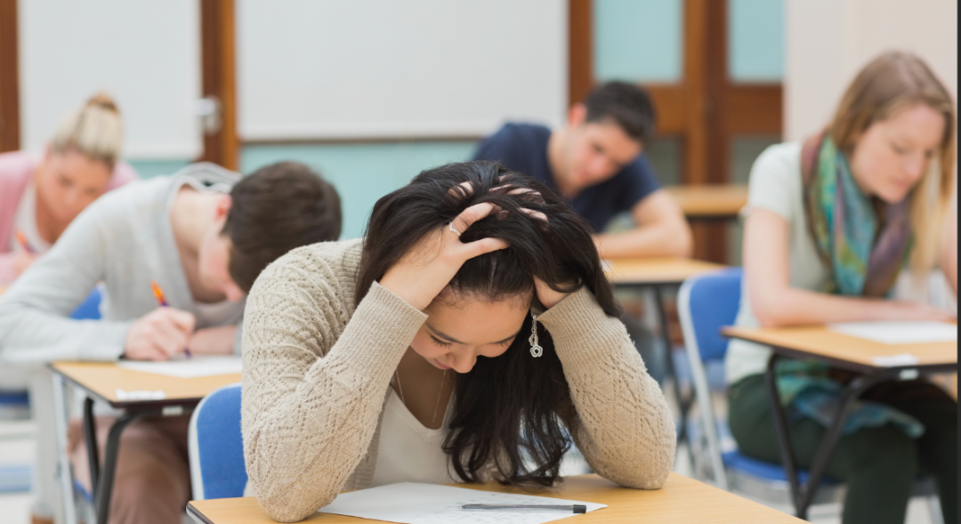美国高中现状：学习压力比中国更大，考试更多